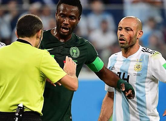 4年前肛裂爆铲如今一道血柱，自带痛觉消失属性，梅西就服他