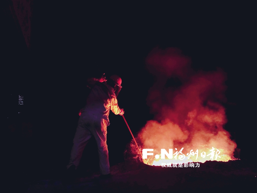 高温下的坚守走近酷暑中的劳动者,高温下的坚守从烈日到冰库