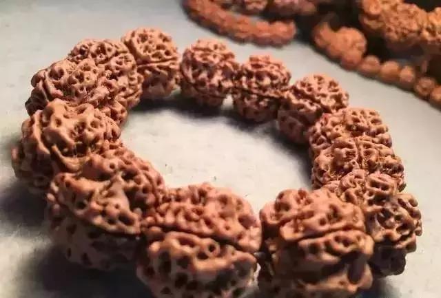 戴什么手串对男人身体好,男士戴小凤眼手串的好处