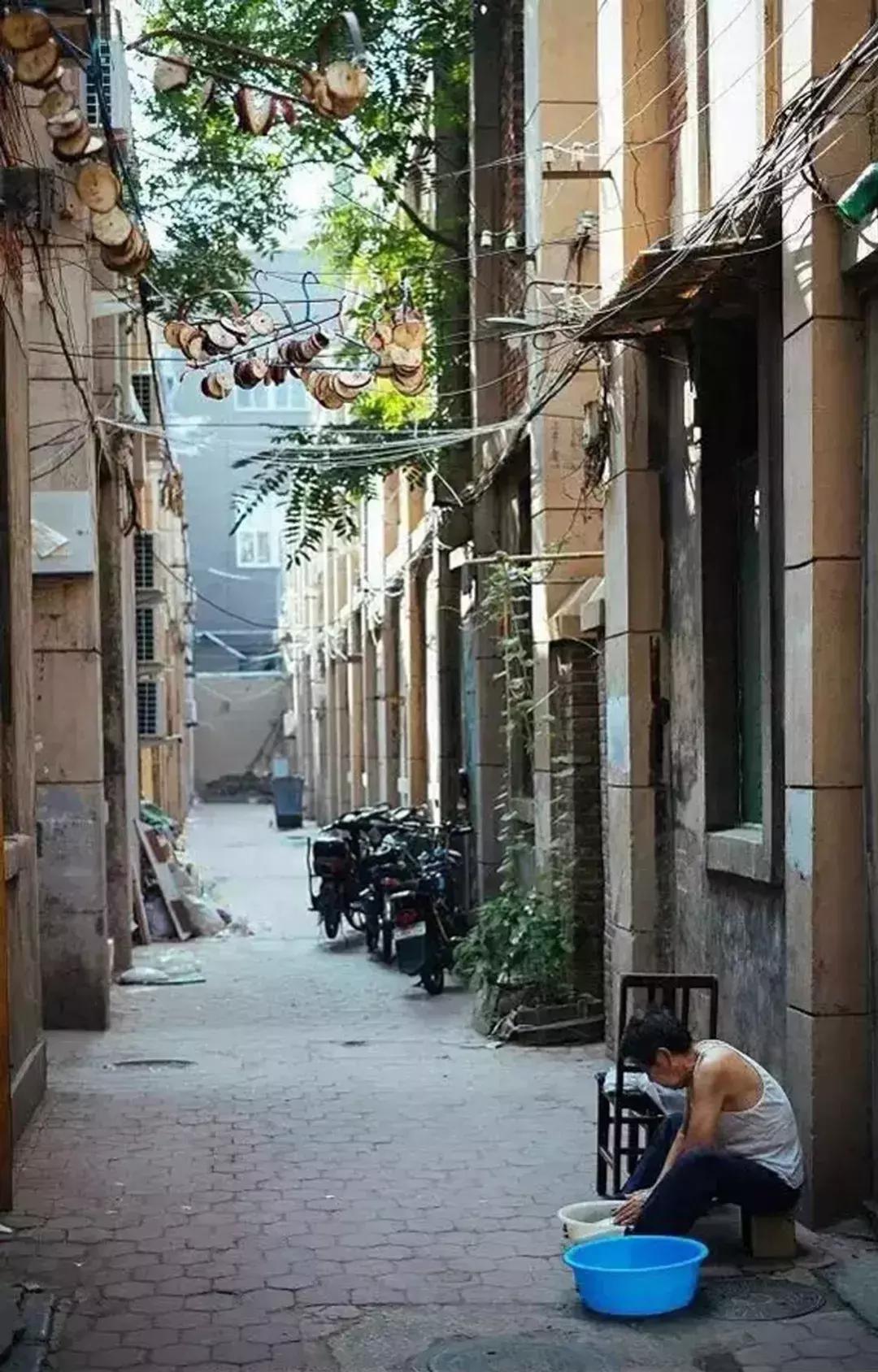 天津人八成有这样的朋友：浑身匪气说话冲肺管子，顾家又无微不至