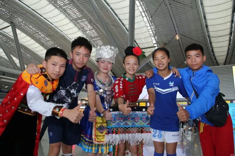 对小孩普及足球最基本知识,2017-2018国际青少年足球赛