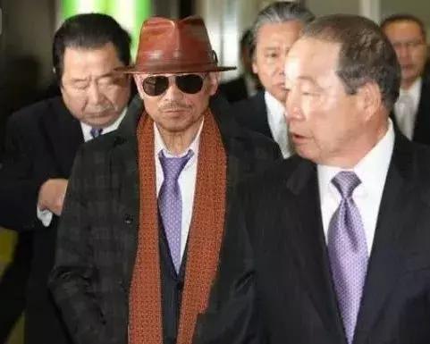 黑帮穿衣,黑帮服饰搭配