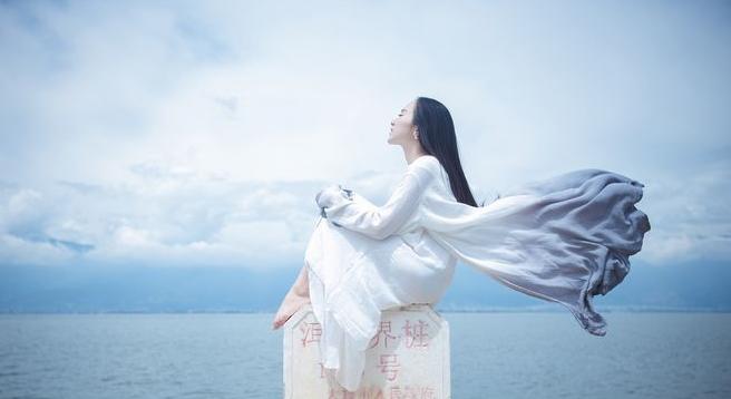 眼看着那男人带着一个女人闪进了房间，没想到，却是这样的下场