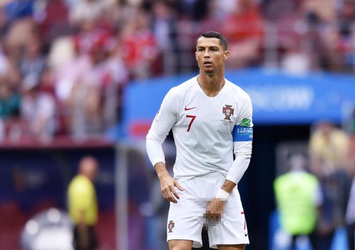 c罗被铲鲁尼出头,c罗被铲球站起来