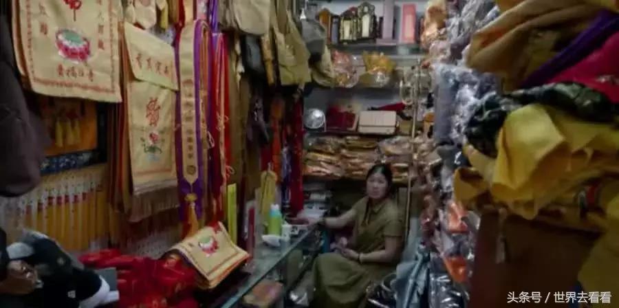 老外逛华强北组装苹果手机,外国人华强北组装苹果