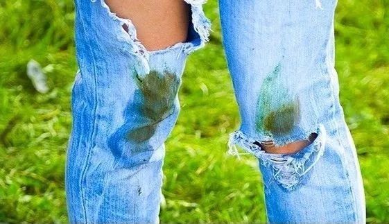 用漂白剂把白色衣服漂黄了怎么办,衣服发黄不要怕用它泡一泡