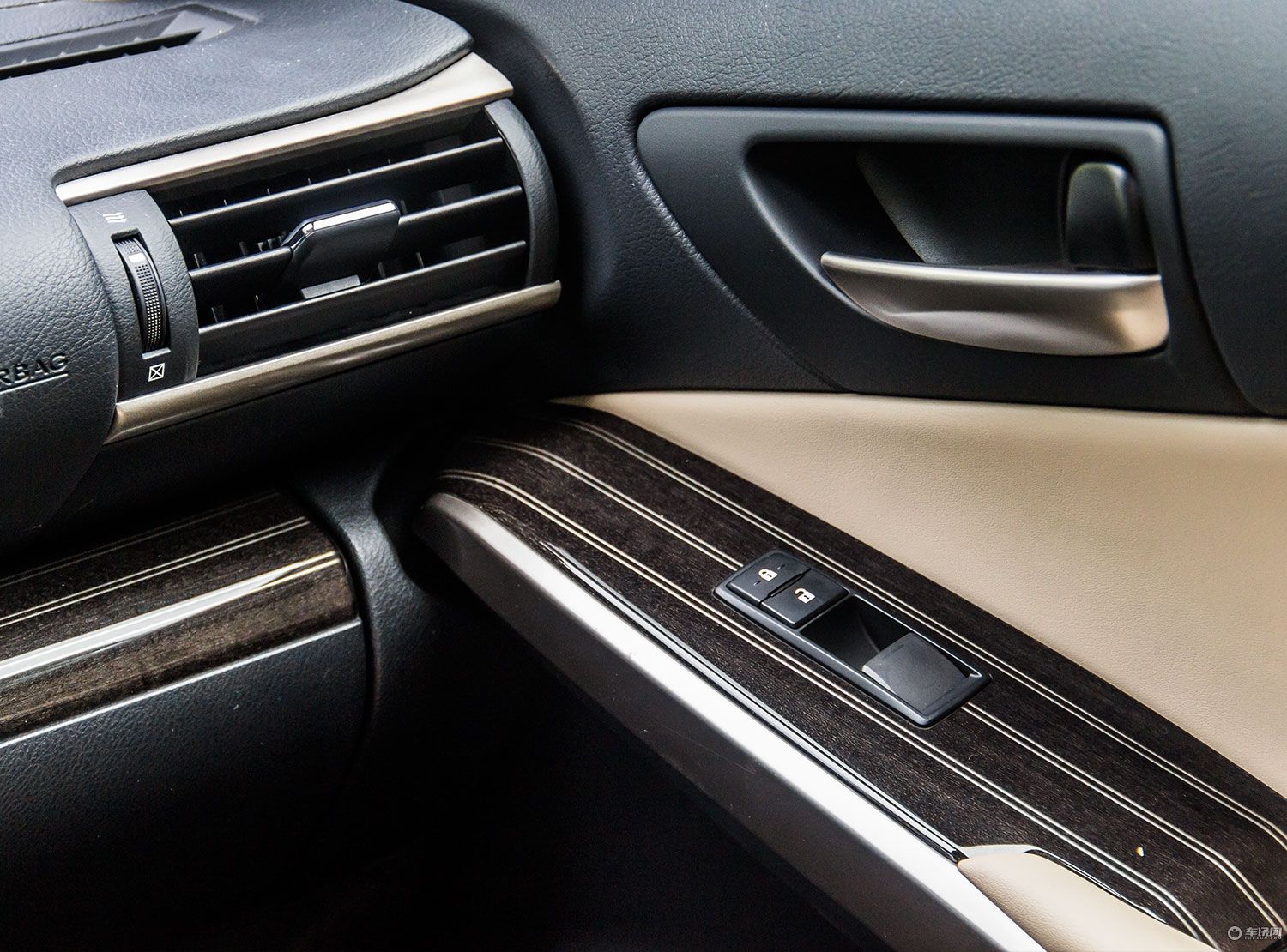 雷克萨斯is2022款300fsport版,2022雷克萨斯is300fsport版