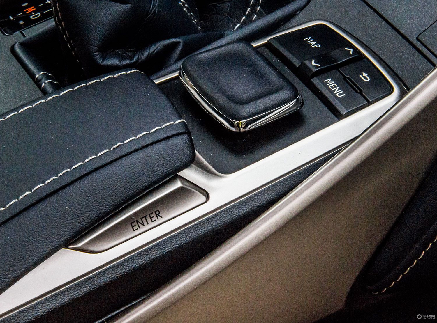 雷克萨斯is2022款300fsport版,2022雷克萨斯is300fsport版