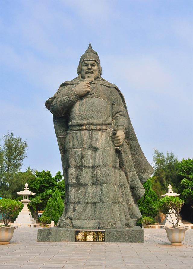 福建民俗奇观夫妻路上遇到不相识，崇武古城探秘三大渔女之惠安女