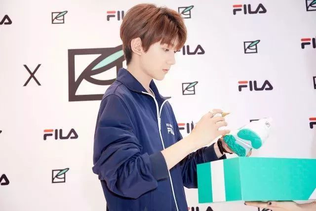 fila第一代运动套装,fila运动品牌