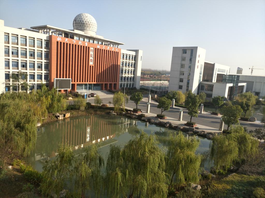 这是一个学校英语怎么写,填空题这是一个什么什么的湖