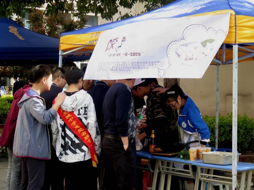 这是一个学校英语怎么写,填空题这是一个什么什么的湖