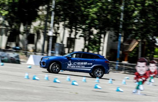 开着SUV踢足球这场球赛WEY何这么新鲜