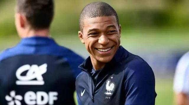 姆巴佩法国vs阿根廷决赛上半场,看了姆巴佩才发现c罗是欧冠之王