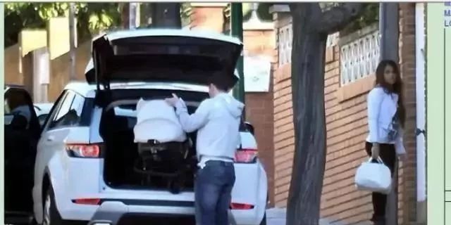 梅西和c罗19岁的照片,梅西和c罗同一天告别