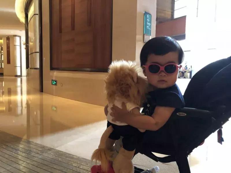 出门走到哪里都想带着孩子,没条件也要带孩子出去玩吗