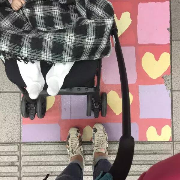 出门走到哪里都想带着孩子,没条件也要带孩子出去玩吗