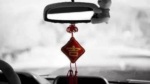 车内有挂件要罚款扣分吗,车内挂吊坠到底罚款不罚款