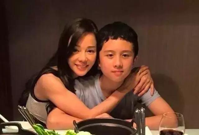 遇到疯子拿刀追你怎么办,遇到砍人怎么自保