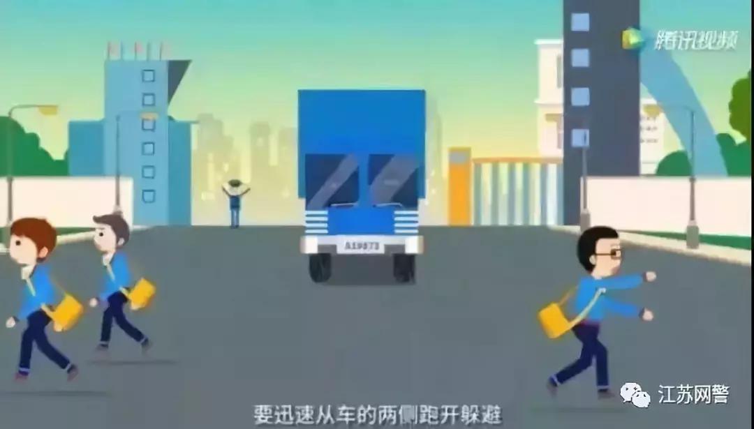 校园门口再现砍人事件,校园拿刀砍人事件