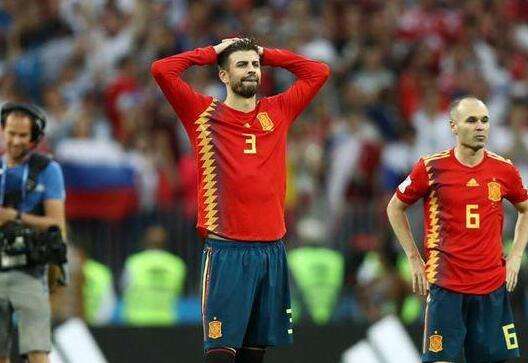 三大老臣齐退队！西班牙黄金一代正式谢幕，6年大满贯辉煌彻底结束