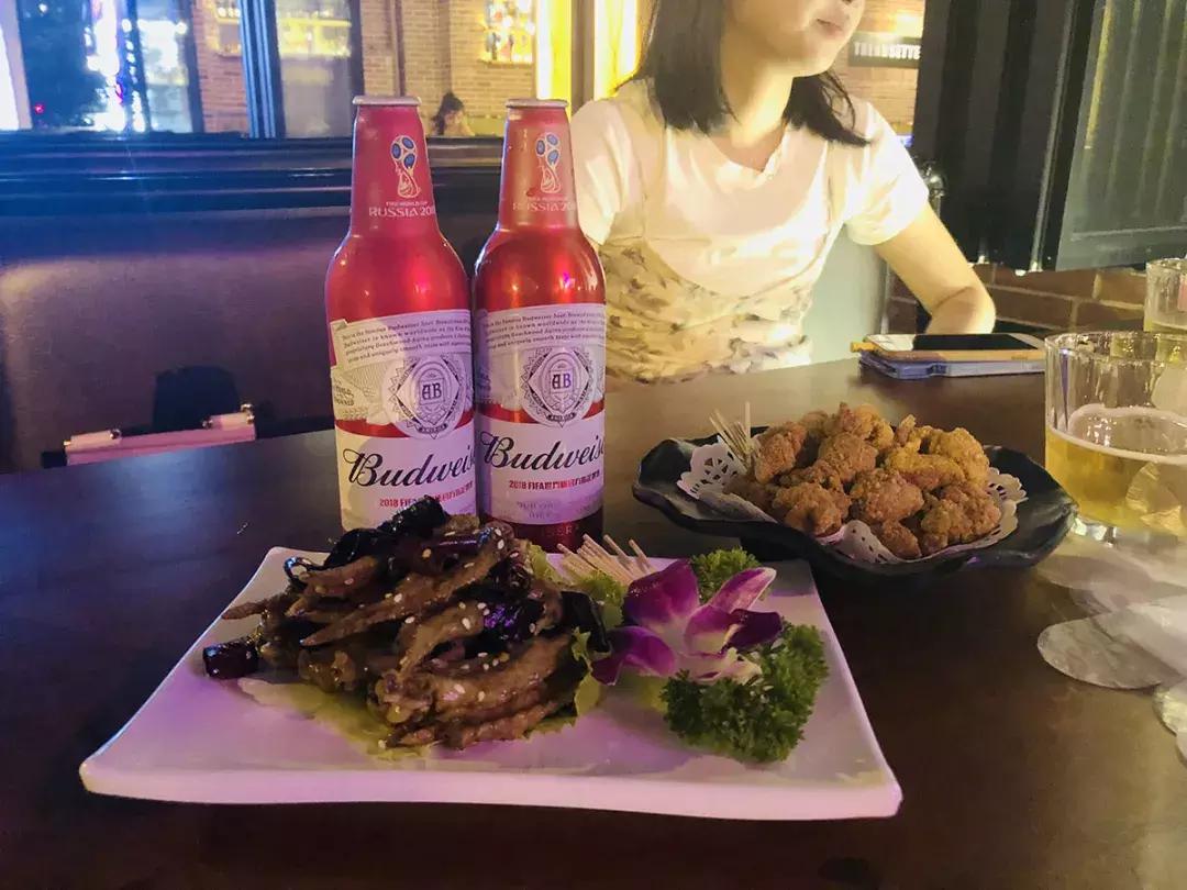 内马尔巴黎看球,内马尔17-18赛季球衣签名