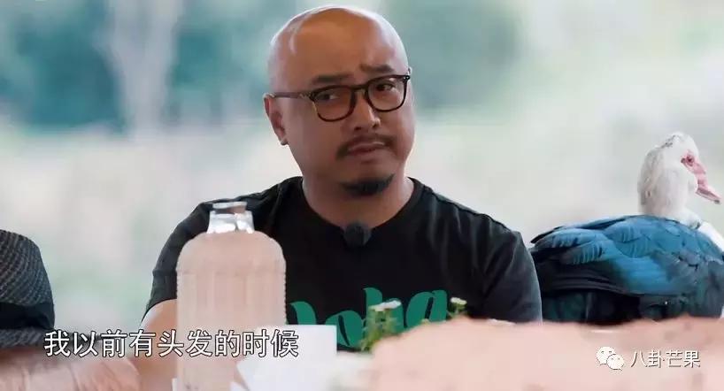 哈哈哈看徐峥的超话笑到头掉：哥哥头发都没了，他只有我们！