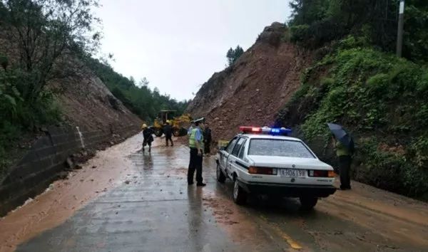 直击近段时间全国各地暴雨现场,直击多地暴雨汛情宜昌
