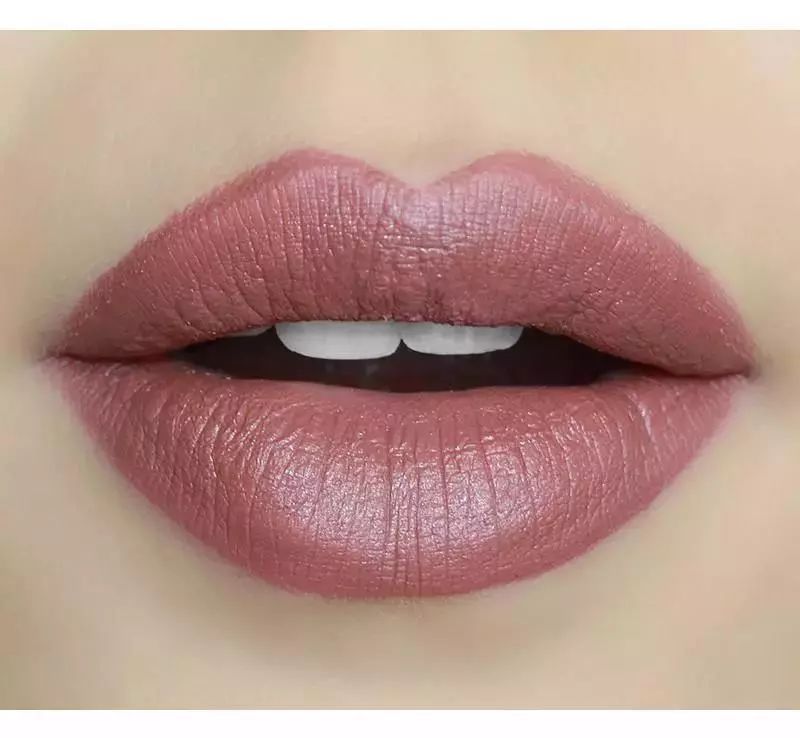 唇釉口红两支,唇釉和口红收纳一大堆