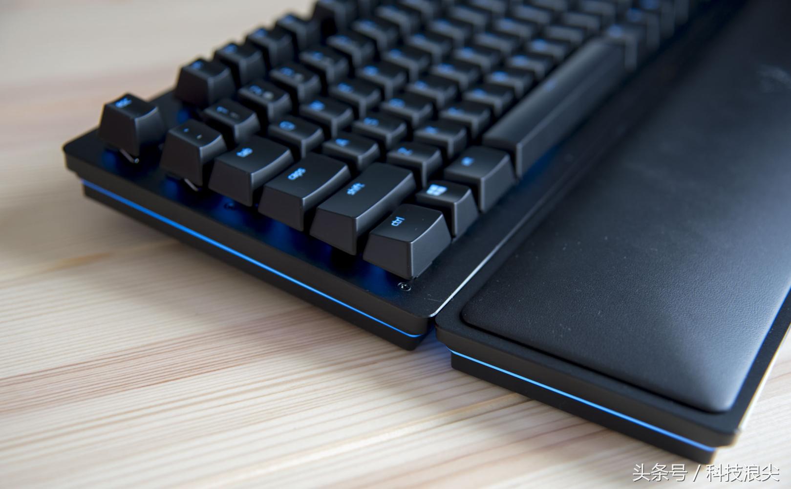 雷蛇键盘猎魂光蛛紫轴测评,雷蛇猎魂光蛛精英版评测