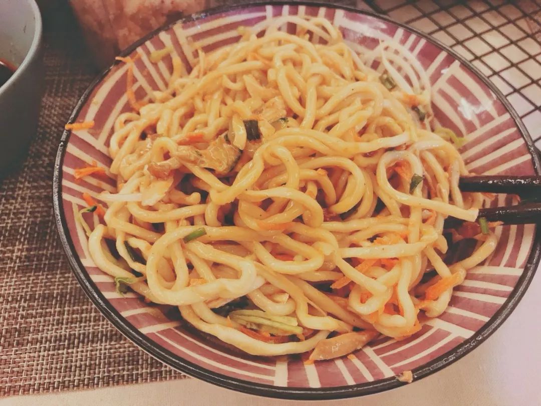 D184：炎炎夏日里的你需要的是这样一顿晚餐~鸡丝凉面