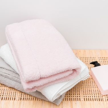 什么面料夏天穿最舒服不沾灰,睡衣光滑不粘毛面料