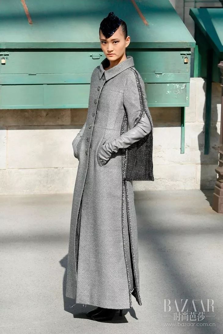 塞纳河倒映着埃菲尔铁塔,香奈儿的绝美高定