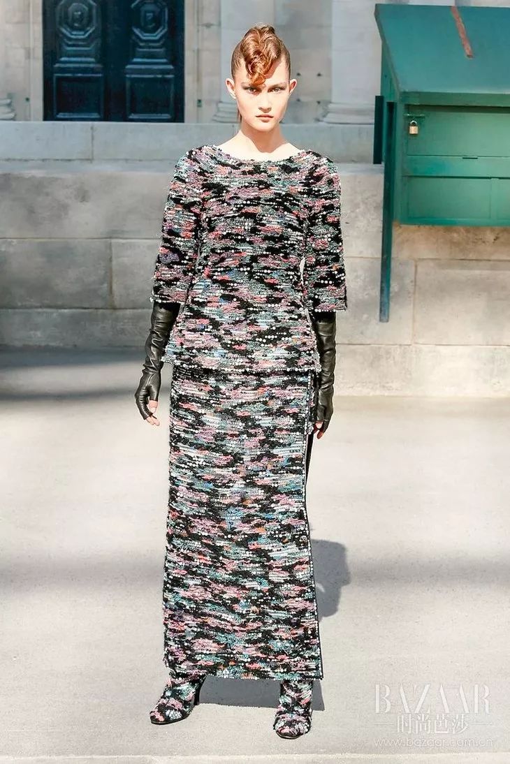 塞纳河倒映着埃菲尔铁塔,香奈儿的绝美高定