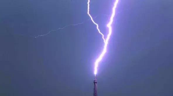 电闪雷鸣前面是什么成语,电闪雷鸣是哪个季节的成语