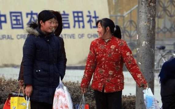 母亲进城买鞋,妈妈去买鞋刁难店员