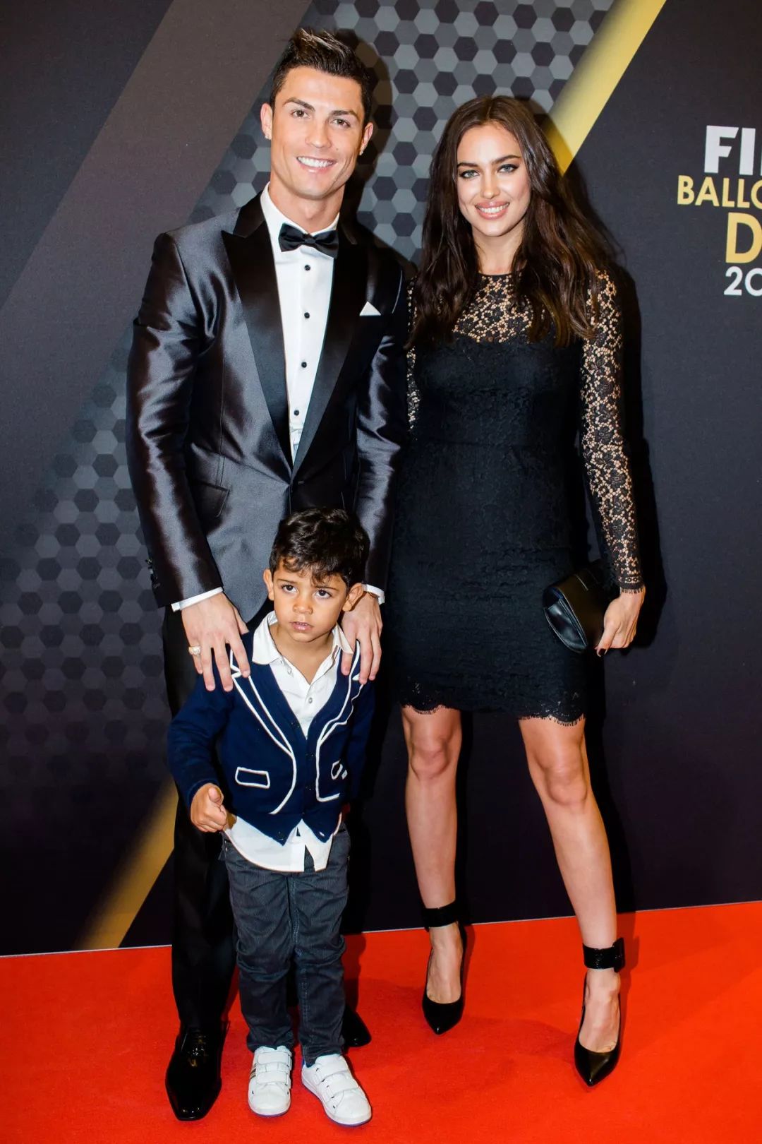 想不到总裁C罗输给了这个男人！其交往5年的超模女友被他拿下了