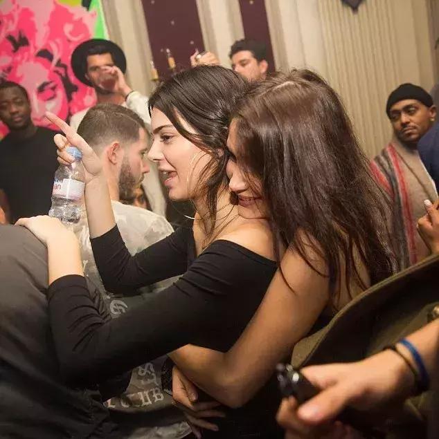 闺蜜=塑料姐妹花？《创造101》和超模界的她们*翻推**了这个观点