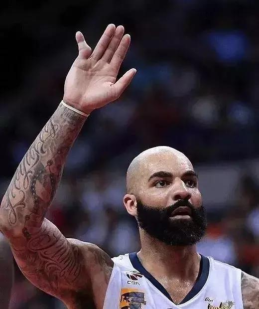 校园｜职业和业余的区别究竟有多恐怖？看看荣誉背后的这遍体鳞伤