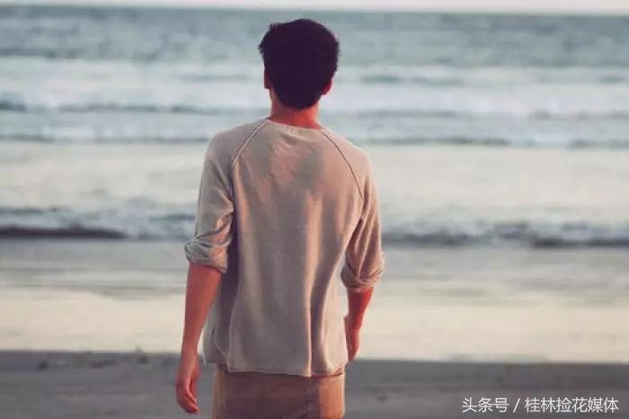 花男朋友三万买了个包,男友月薪1000不给我买包包