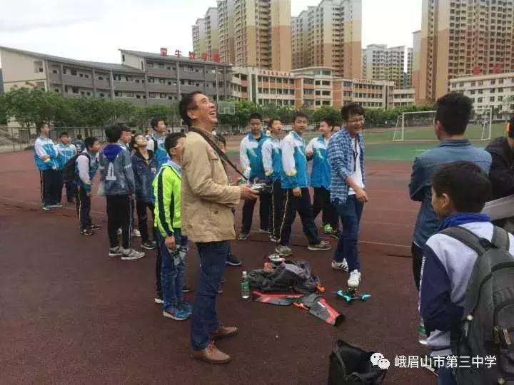 峨眉一中和峨眉二中哪个好,峨眉一中与峨眉三中合并了吗