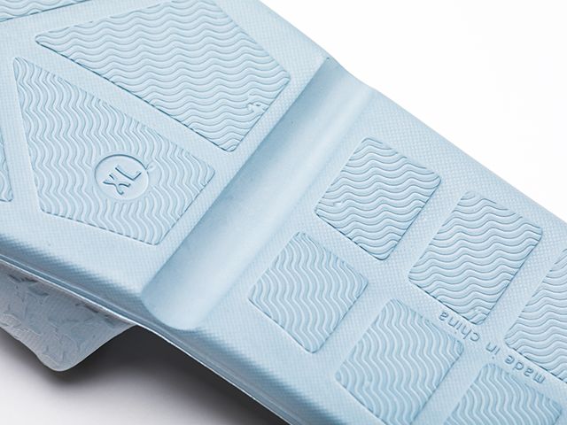 一条货架｜来自澳大利亚的“德运”奶粉；收起来只有巴掌大的拖鞋