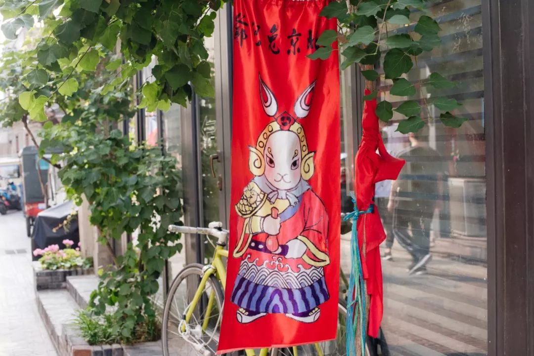 国际设计师们排队只为买这一块泥？在北京见着TA，都得叫“爷”！