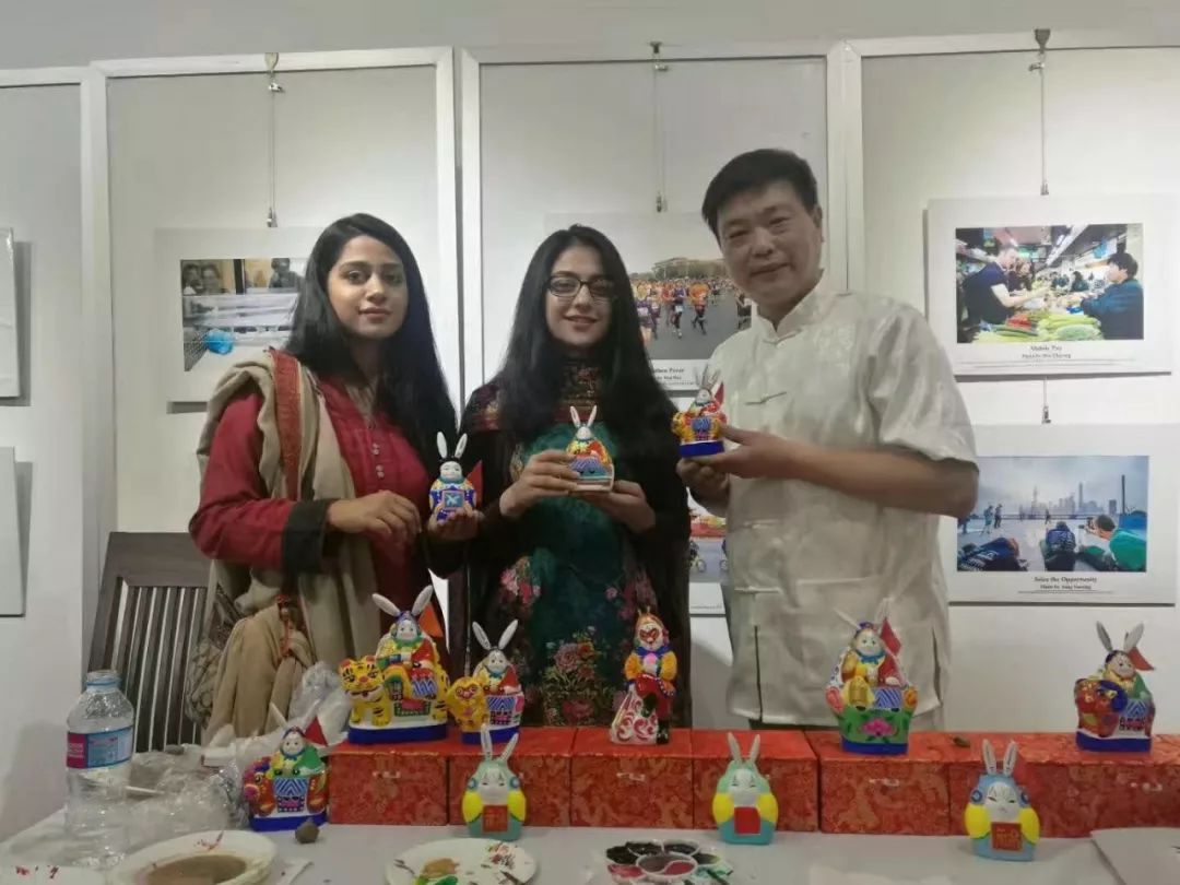 国际设计师们排队只为买这一块泥？在北京见着TA，都得叫“爷”！