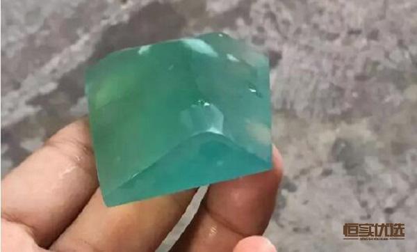高仿翡翠如何辨认好坏呢,如何鉴别真假高仿翡翠