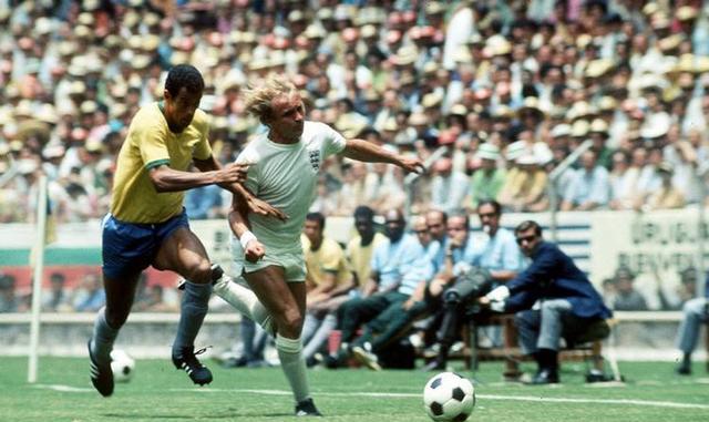 足球界梅西和c罗哪个更厉害,历史十大球员中梅西c罗排第几