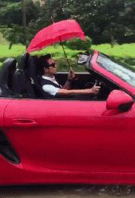 下雨时那些奇葩装扮,下雨天的奇葩出行