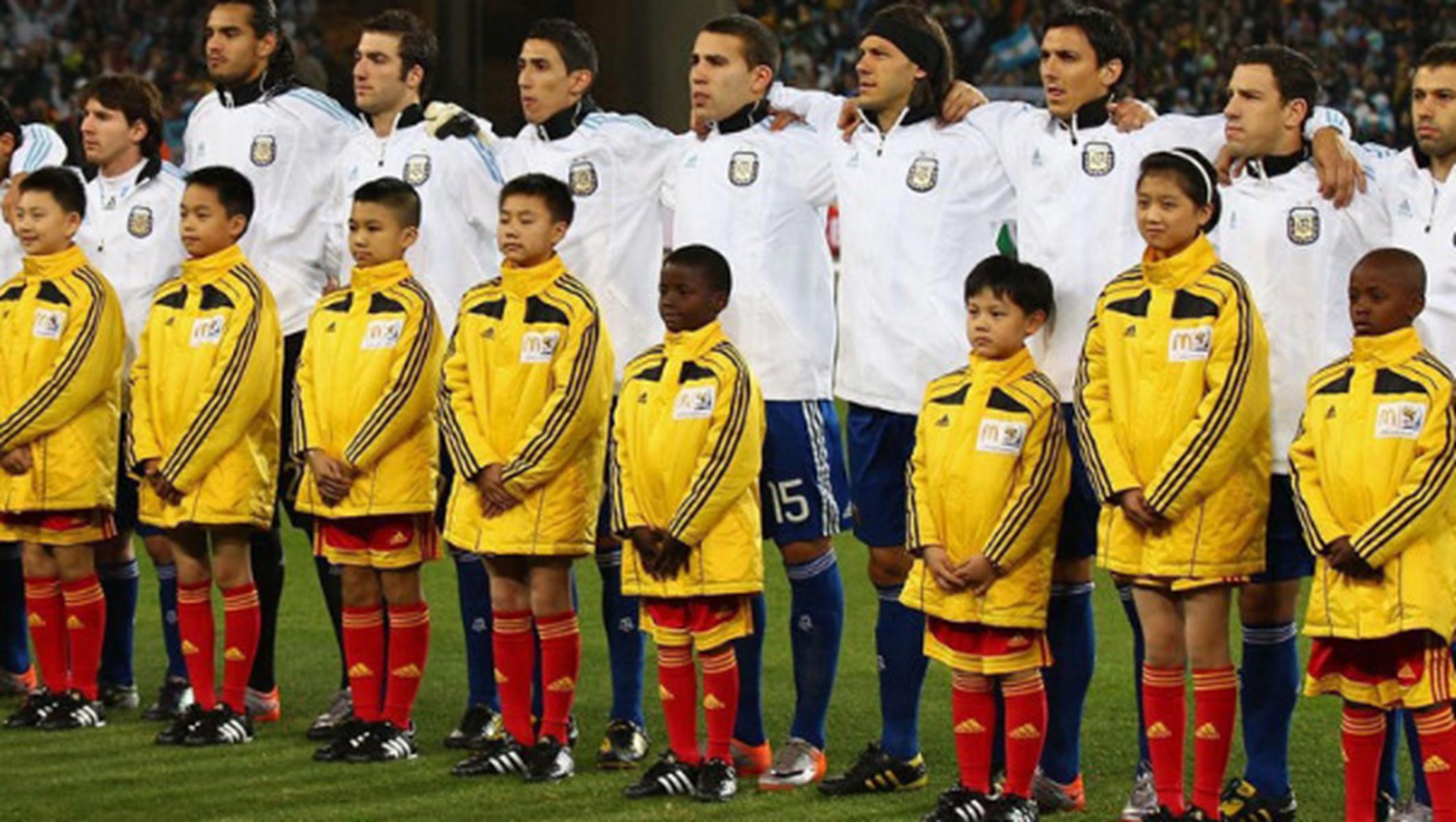 足球比赛中的球童是怎么选出来的,足球比赛为什么有球童