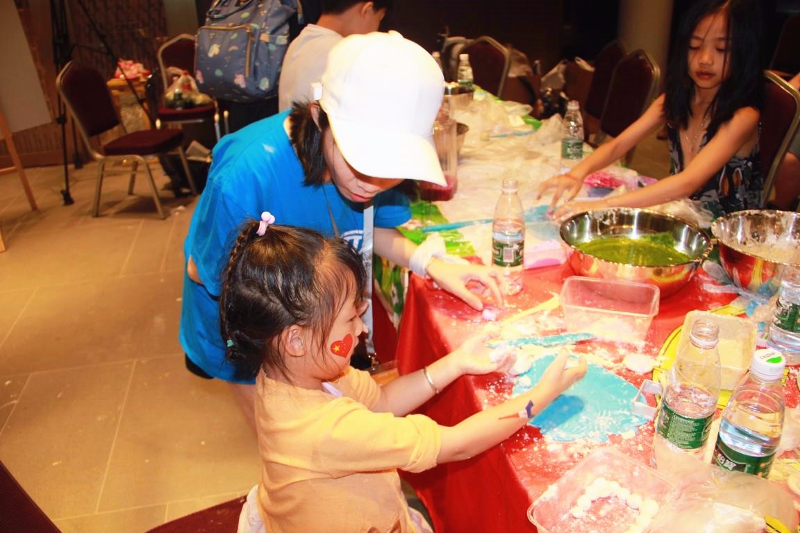 世界杯期间，晚上是足球的狂欢，白天的时间应该留给家人和汽车