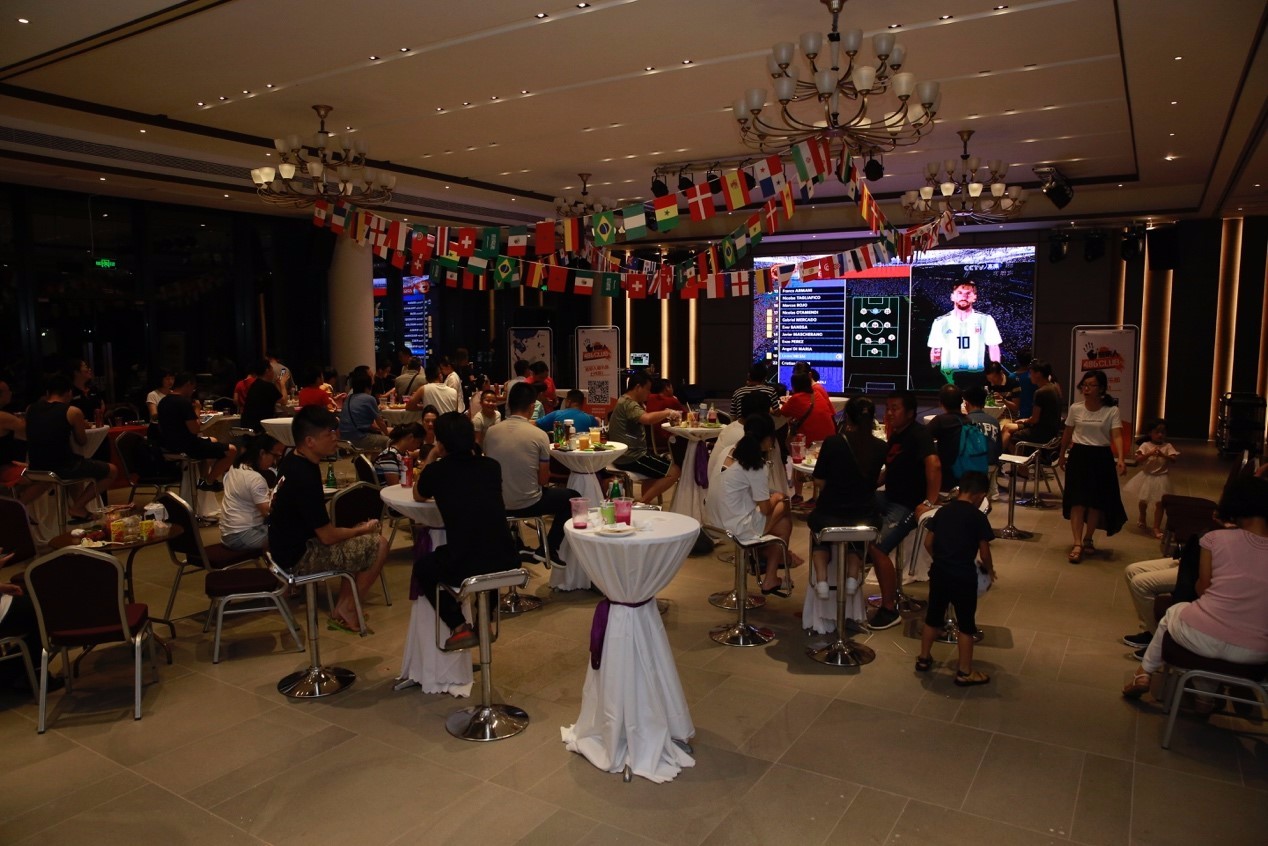 世界杯期间，晚上是足球的狂欢，白天的时间应该留给家人和汽车